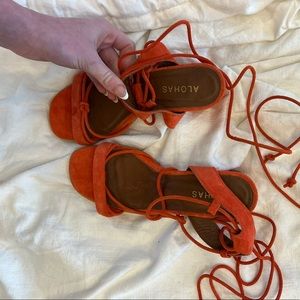 BRAND NEW ALOHAS HEELS!!!!! size 8.